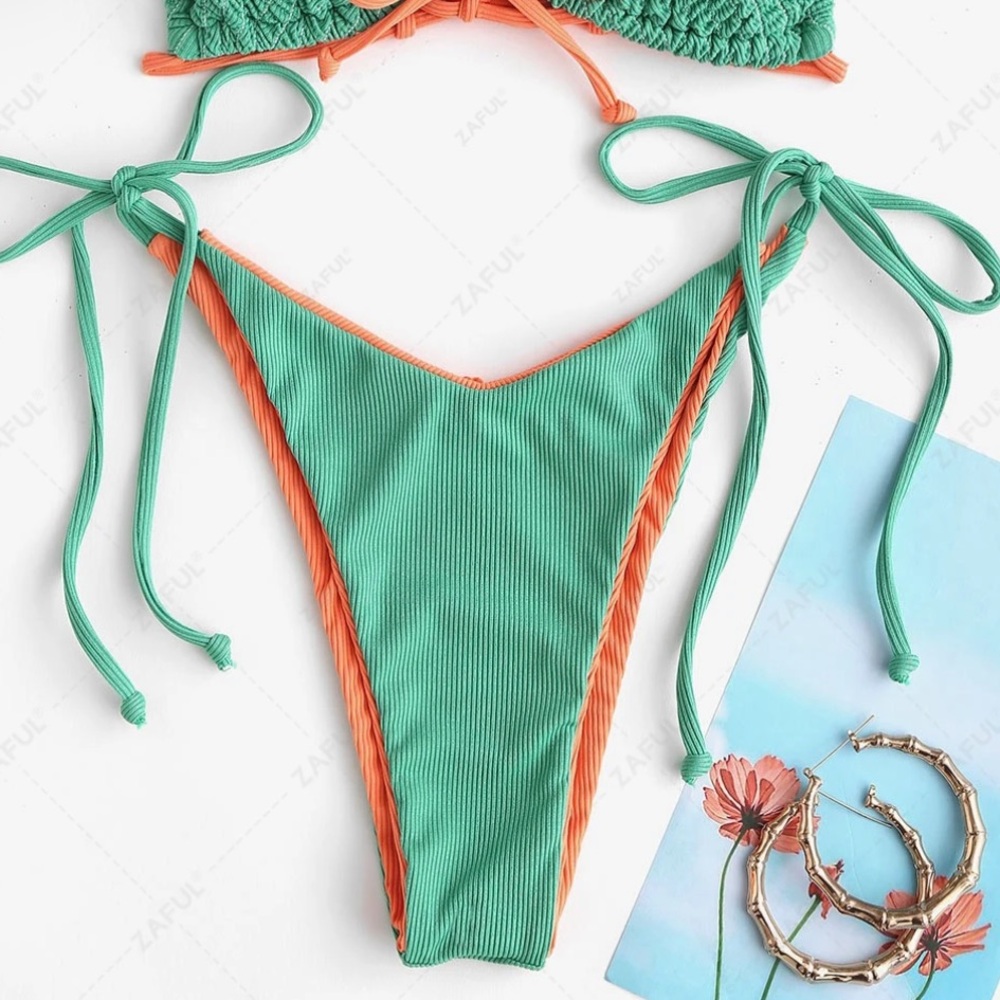 NWT Zaful Two Tone Reversible Smocked String Bikini Swimwear Size Medium - Picture 3 of 9